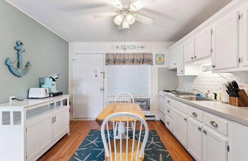 Stone Harbor Condo | 1 Bed/1 Bath Full Kitchen close to Downtown and Beach