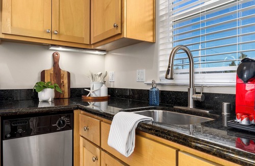 Eastside Santa Cruz House | 1 Bed/1 Bath plus Office - Beachy, Clean and Comfortable