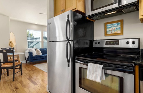 Eastside Santa Cruz House | 1 Bed/1 Bath plus Office - Beachy, Clean and Comfortable