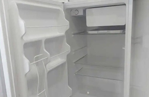 Massey Apartment | 1 Bed 1 Bath Room w Parking | Wifi | Netflix