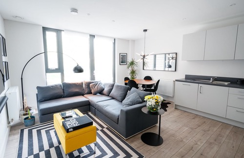 Woodberry Down Apartment | 1-Bed Apartment- Sleeps 2, Central Links & Pets Ok
