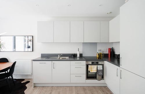 Woodberry Down Apartment | 1-Bed Apartment- Sleeps 2, Central Links & Pets Ok