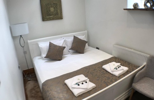 Foxt House | 1 Bed Barn Alton Towers Chatsworth Polars Peaks