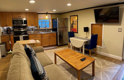 Loyal Heights Apartment | ✔️1 bed/bath unit with washer/dryer, & private entrance in a quiet neighborhood.