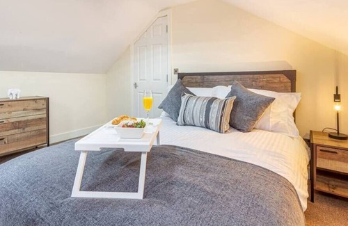 Pontrilas Apartment | 1 Bed Beautiful Apartment Carriage Court