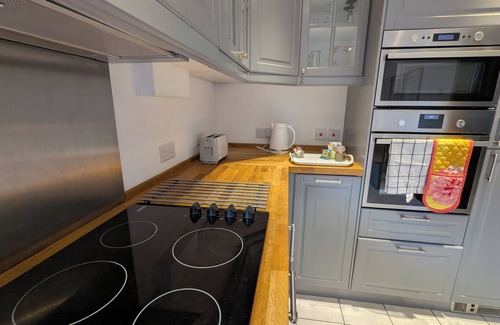 Worcester House | 1-bed Home for 2, Parking, Garden & Great Location