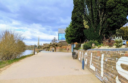 Worcester House | 1-bed Home for 2, Parking, Garden & Great Location