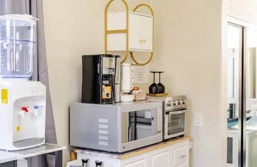 Winchester House | 1 Bed Room Casita-Suite with Private Entrance