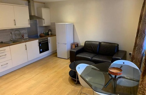 High Wycombe House | 1-Bed unit 10 minute drive from Hellfire Caves