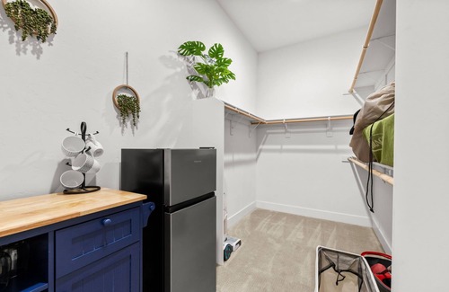 Orangevale Apartment | 1 Bedroom, 1 Bathroom, Hot Tub, Pool, Fire Pit