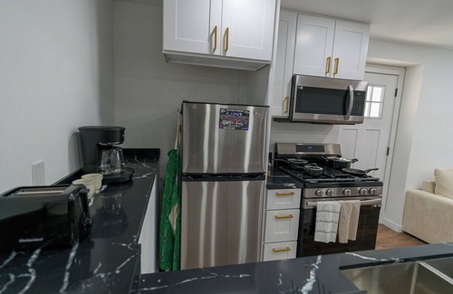 Whittier Apartment | 1 bedroom 14 miles to Disneyland