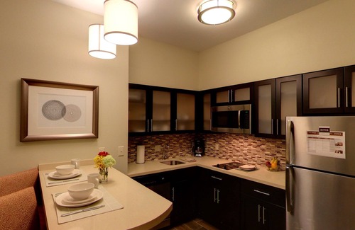 Bryant Pattengill East Condo | 1 Bedroom | 24 Hour Business Center + Indoor Pool
