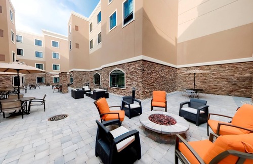 Bryant Pattengill East Condo | 1 Bedroom | 24 Hour Business Center + Indoor Pool
