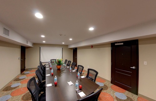 Bryant Pattengill East Condo | 1 Bedroom | 24 Hour Business Center + Indoor Pool