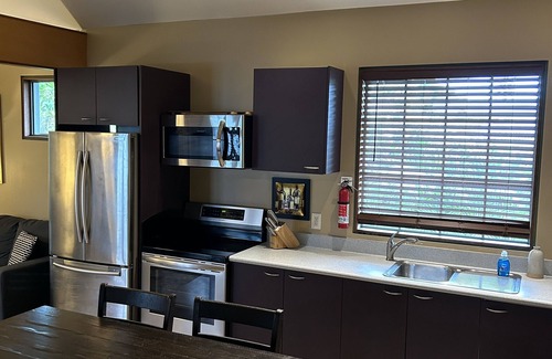 Kailua Apartment | 1 Bedroom AC Modern 5 Min Walk Beach
