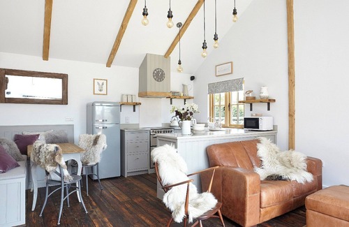 Newport Cabin | 1 bedroom accommodation in Brighstone