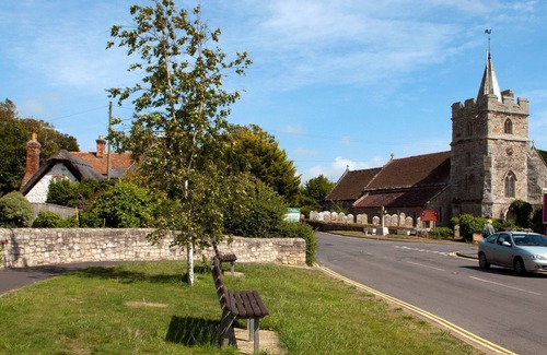 Newport Cabin | 1 bedroom accommodation in Brighstone