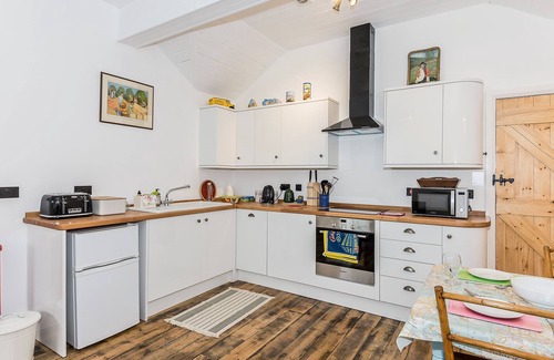 Llandwrog Cottage | 1 bedroom accommodation in Llandwrog, near Caernarfon