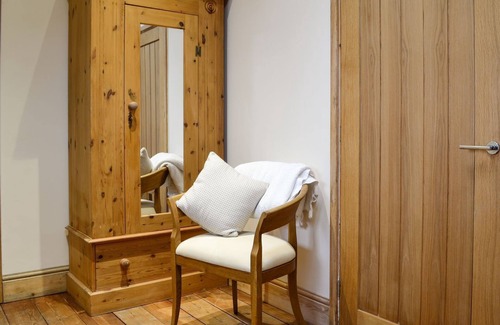 Aberdare Cottage | 1 bedroom accommodation in Llwydcoed, near Aberdare