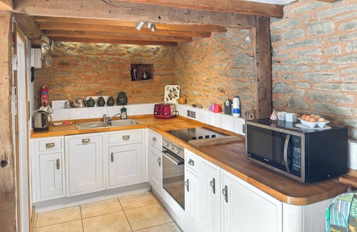 Aymestrey Cottage | 1 bedroom accommodation in Bircher Common, near Leominster
