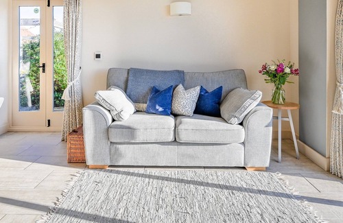 Lincoln Cottage | 1 bedroom accommodation in Walcott, near Lincoln