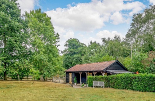 Stoke Holy Cross Cottage | 1 bedroom accommodation in Dunston, near Norwich