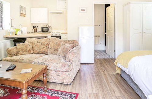 Mawr Cottage | 1 bedroom accommodation in Felindre, near Swansea