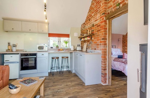 Diss Cottage | 1 bedroom accommodation in Wingfield, near Diss