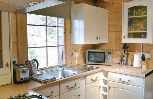 New Forest District Cottage | 1 bedroom accommodation in Furze Hill, near Fordingbridge