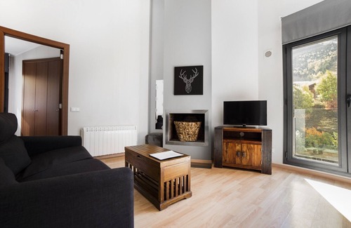 El Tarter Apartment | 1 Bedroom Apar. views. next to ski slopes. El Tarter.FLOC 33