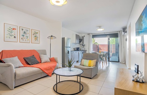 Etang Sale Les Bains Apartment | 1-bedroom apartment 50 metres from the beach