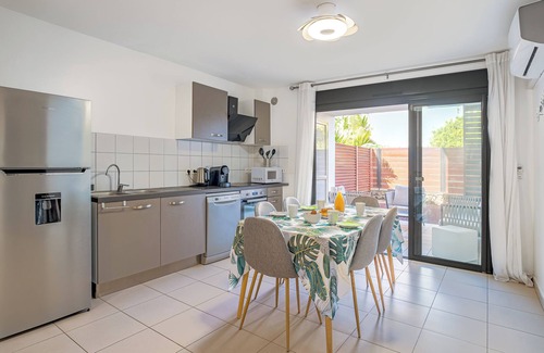 Etang Sale Les Bains Apartment | 1-bedroom apartment 50 metres from the beach