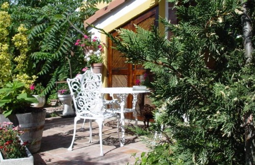 Olmedo Apartment | 1 bedroom apartment - 3 people: With charm and beautiful views of the garden.