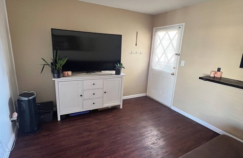 Crown Point Apartment | 1 Bedroom apartment close to beach and bay