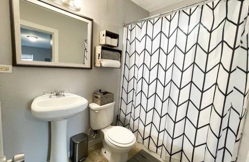 Florence Apartment | 1 Bedroom Apartment - FREE Wi-Fi & Parking !