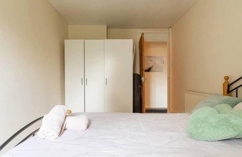 Gifford Apartment | 1 Bedroom Apartment City Centre
