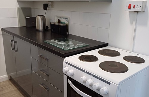 Faversham Apartment | 1 Bedroom apartment with a 5 minute walk into the town. Enclosed garden.