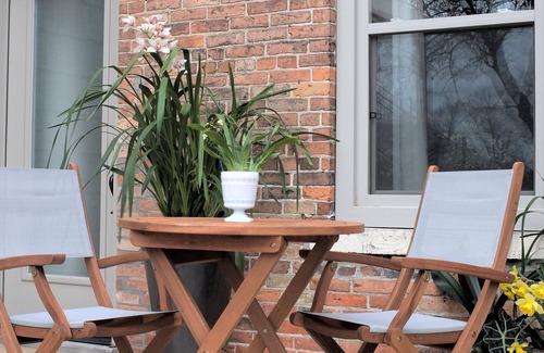 Goderich Apartment | 1 Bedroom Apartment in Beautifully Renovated Heritage Home (apt 2)