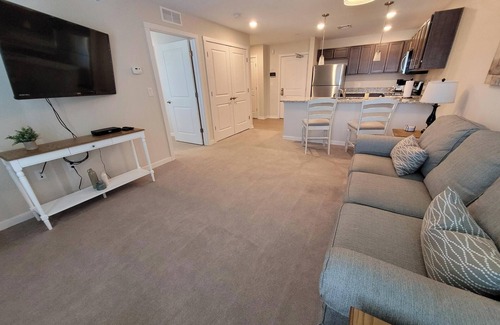 Fenton Apartment | 1-Bedroom apartment in Fenton, MI with Wi-Fi, Fitness Center, & in-unit Laundry!