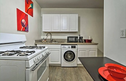 Italian Village Apartment | 1-bedroom apartment just a 16-minute walk to Nationwide Arena