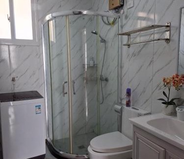 Port Moresby Apartment | 1-Bedroom Apartment with Balcony Upstairs