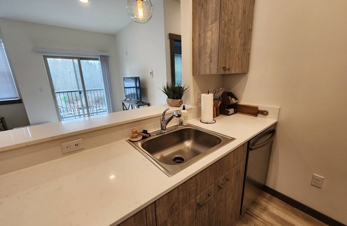 South Hill Apartment | 1-bedroom Apt. 304 w/free parking - New Building