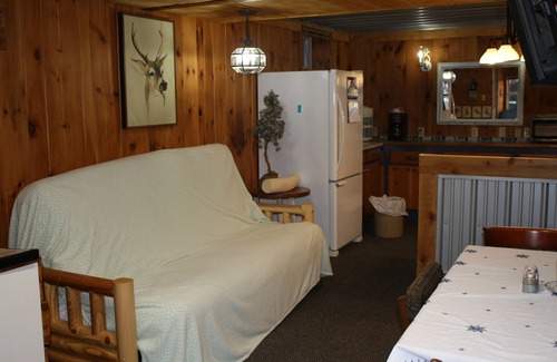 Russell Apartment | 1 bedroom apt nestled in 40 acres of nature. 5 star air bnb rating!