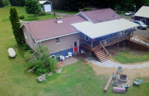 Russell Apartment | 1 bedroom apt nestled in 40 acres of nature. 5 star air bnb rating!