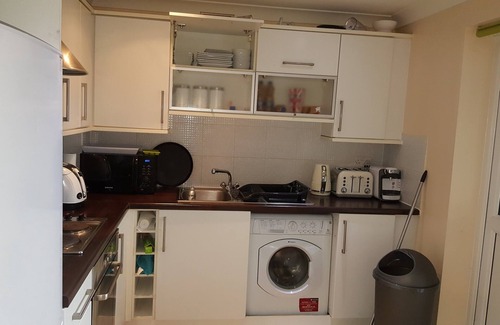Grays Apartment | 1 BEDROOM AVAILABLE IN A 2 BED FLAT