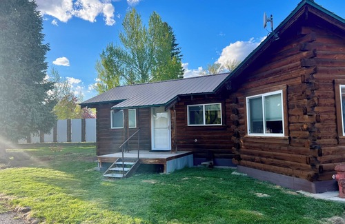 Del Norte Cabin | 1-bedroom cabin just a short walk to Rio Grande
