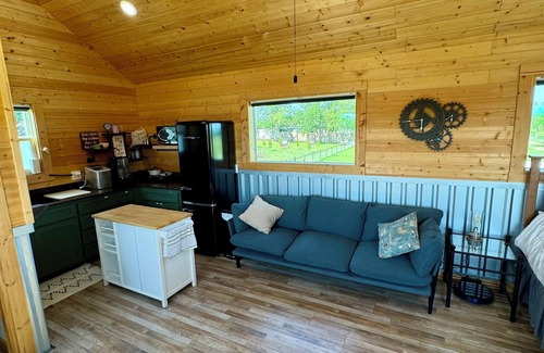 China Spring Cabin | 1-bedroom cabin with WiFi, King Bed, & AC on a Scottish Highland Farm