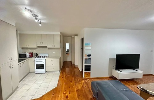Wollongong CBD Apartment | 1 Bedroom CBD Apartment Queen Bed