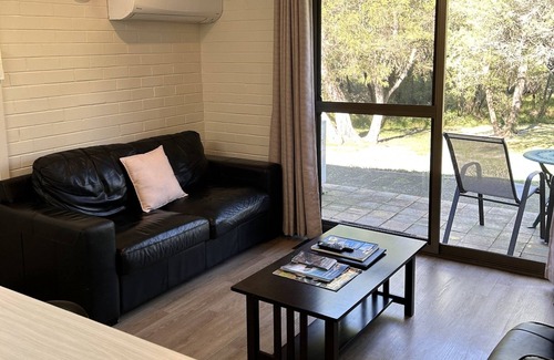 Emu Point Ski Chalet | 1 Bedroom Chalet Emu Beach