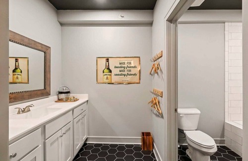 Parkville Apartment | 1 Bedroom Charmer Near boutiques Downtown
